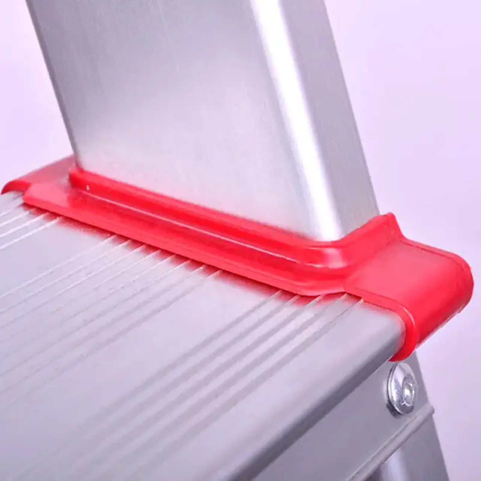 Драбина алюмінієва, 4 сходинки, висота: 1350 мм, висота до платформи: 850 мм, 150 кг INTERTOOL (LT-1004) UA