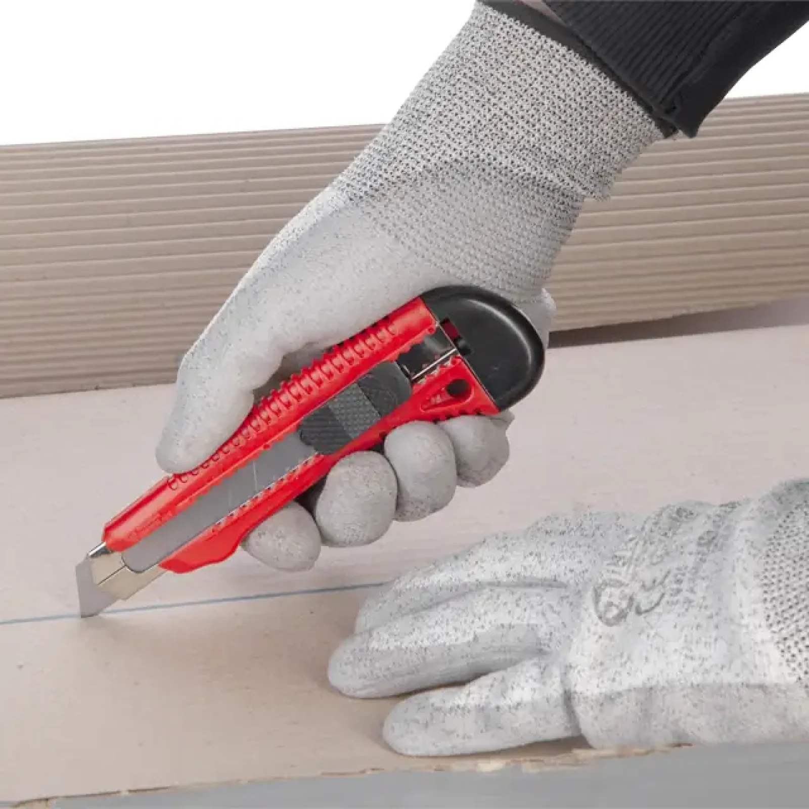 Ніж сегментний, 18 мм, металева направляюча INTERTOOL (HT-0501) UA