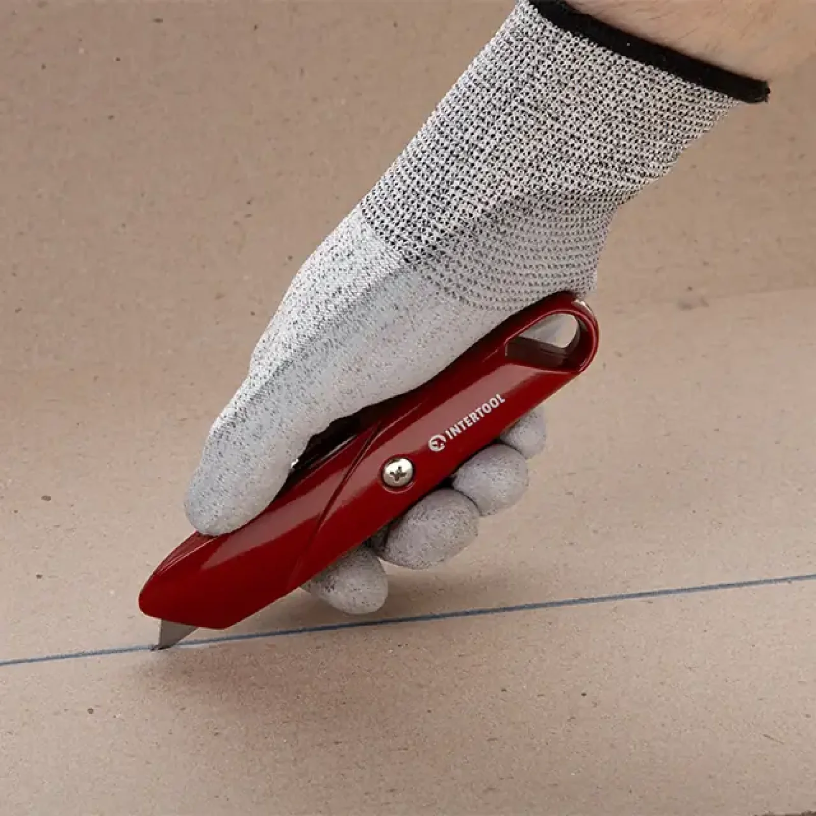 Ніж трапецієподібний, 60×19 мм, з висувним лезом, металевий корпус INTERTOOL (HT-0505) UA