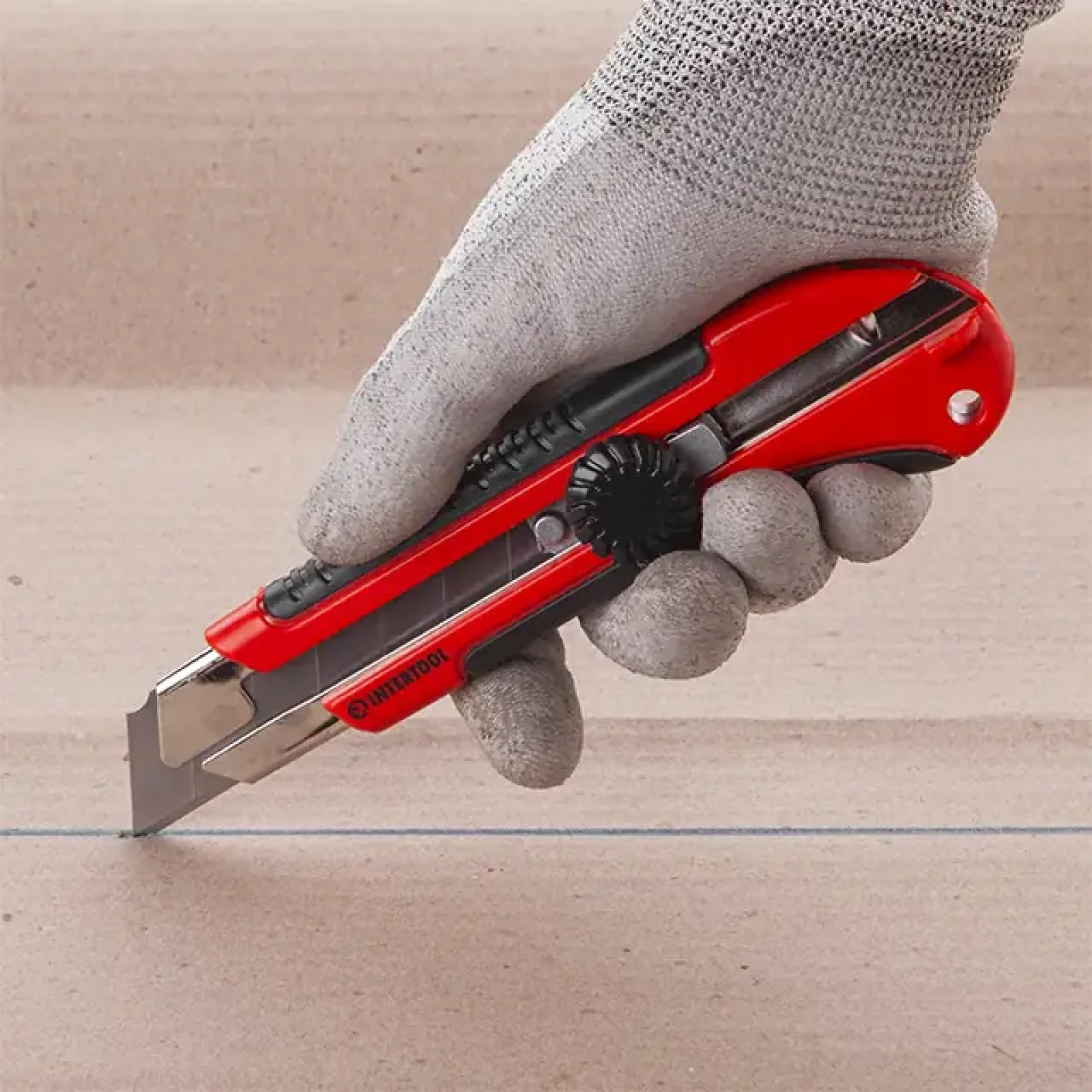 Ніж сегментний, 25 мм, металева напрямна, прогумована ручка INTERTOOL (HT-0526) UA