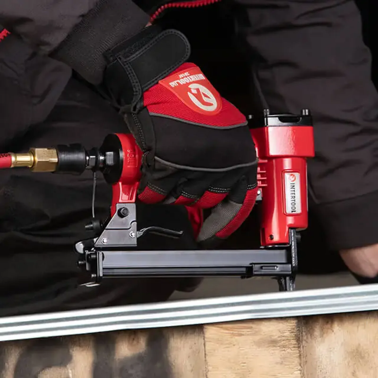 Степлер пневматичний, для скоби 12,80×16 мм INTERTOOL (PT-1610) UA