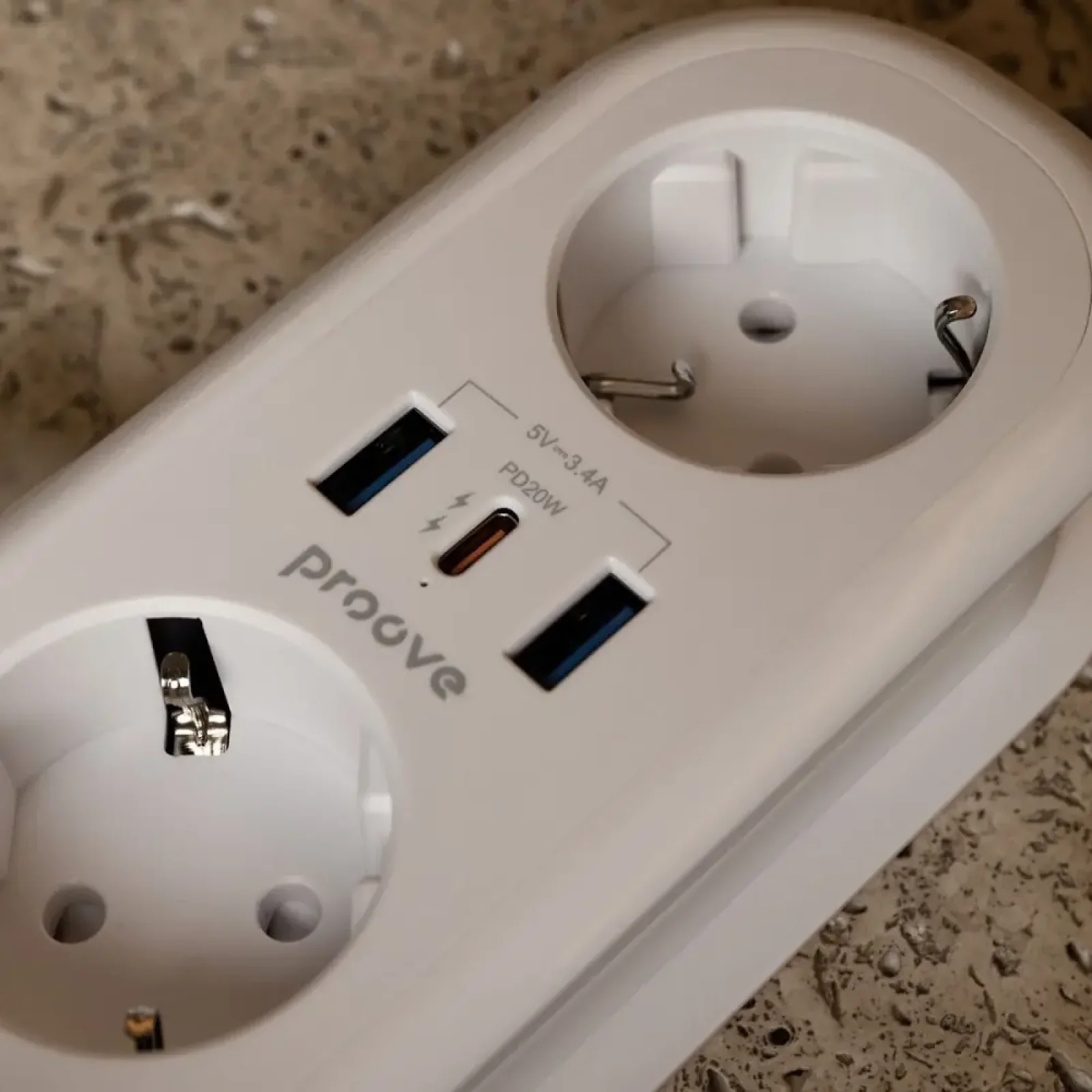 Сетевой фильтр Proove Supercoil 20W (2xAC + Type-C + 2xSB) 1.5m White (PSPS25002102)