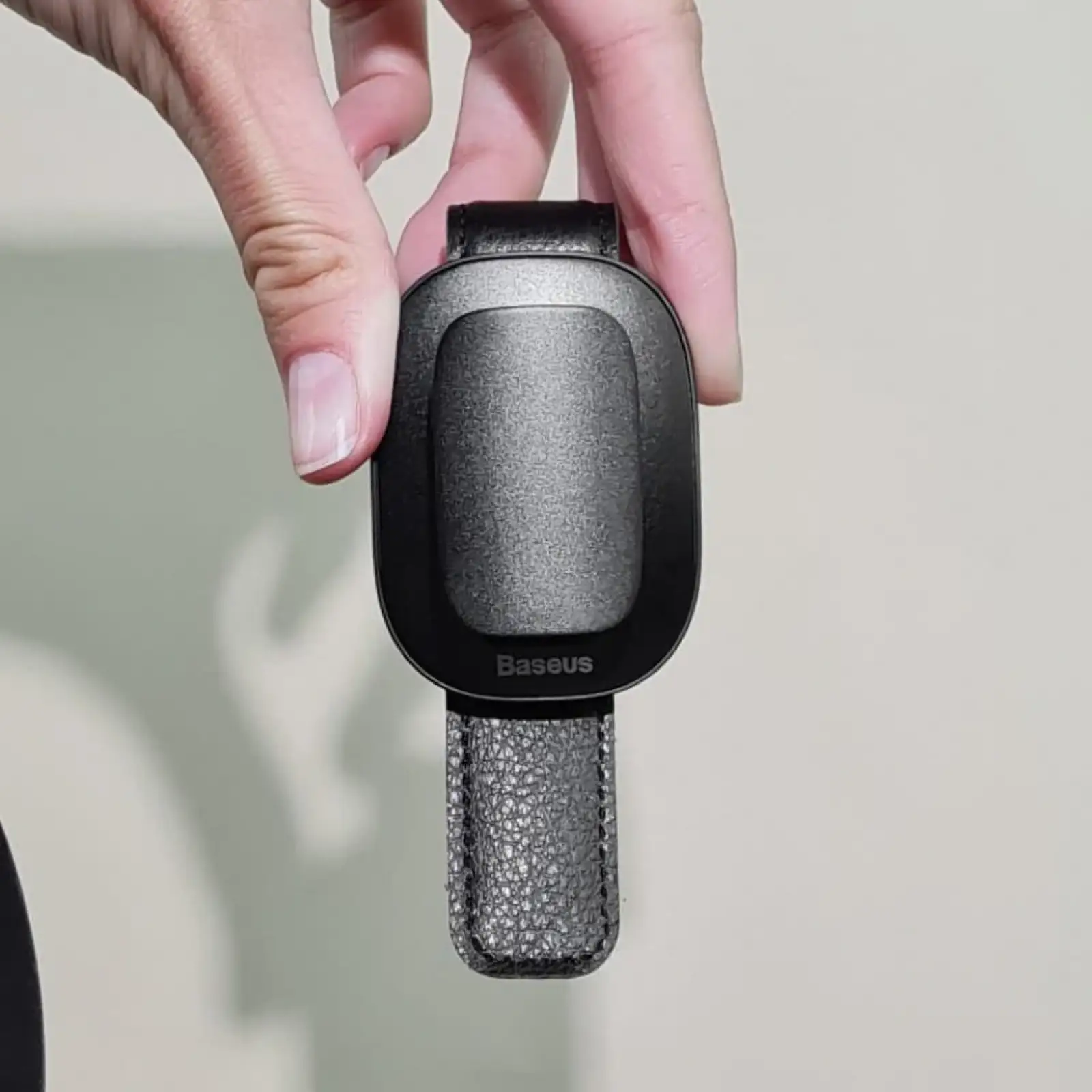 Автодержатель для очков Baseus Platinum Vehicle Black, ACYJN-B01