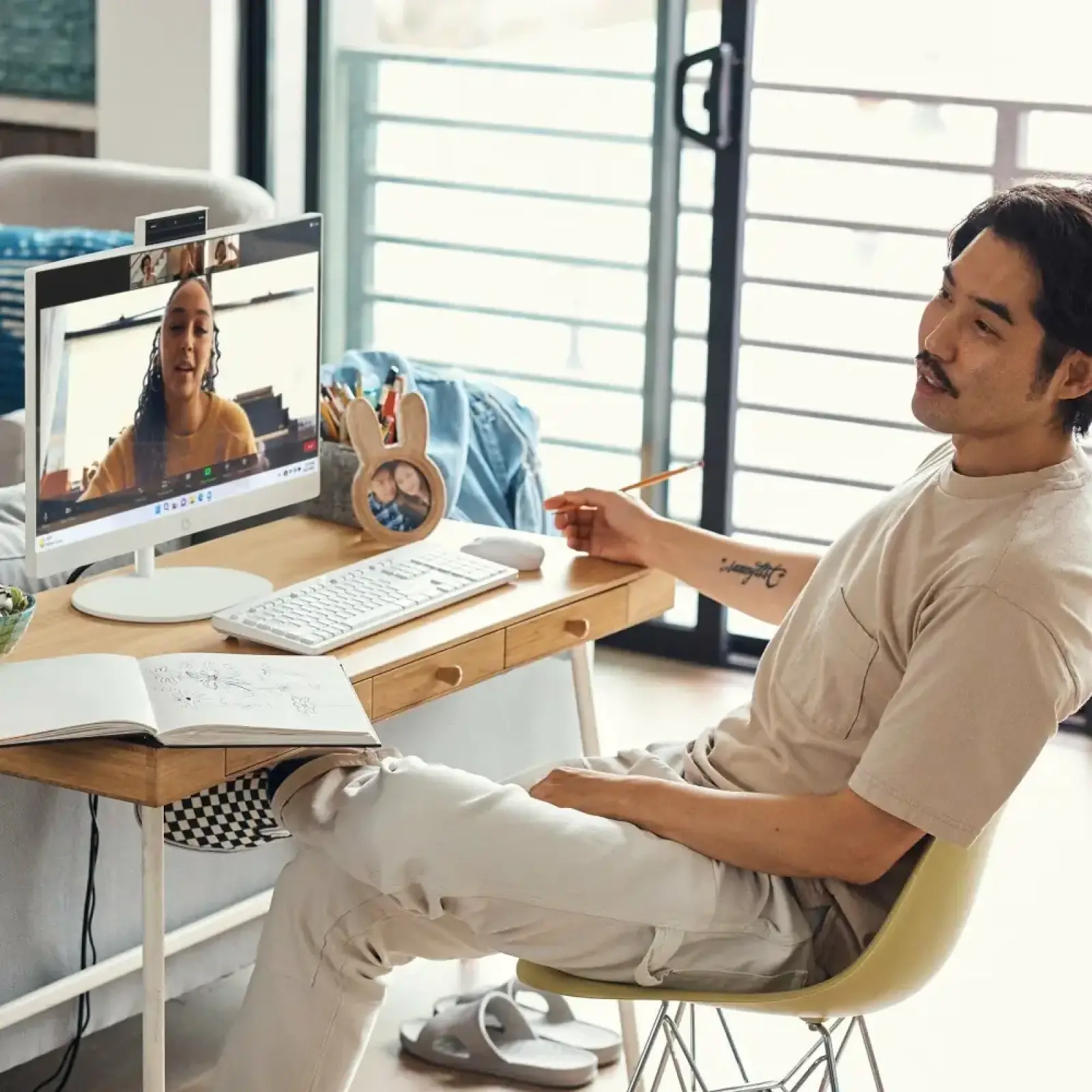 Моноблок HP 24-cr0002ua Shell White (9C9C2EA) UA