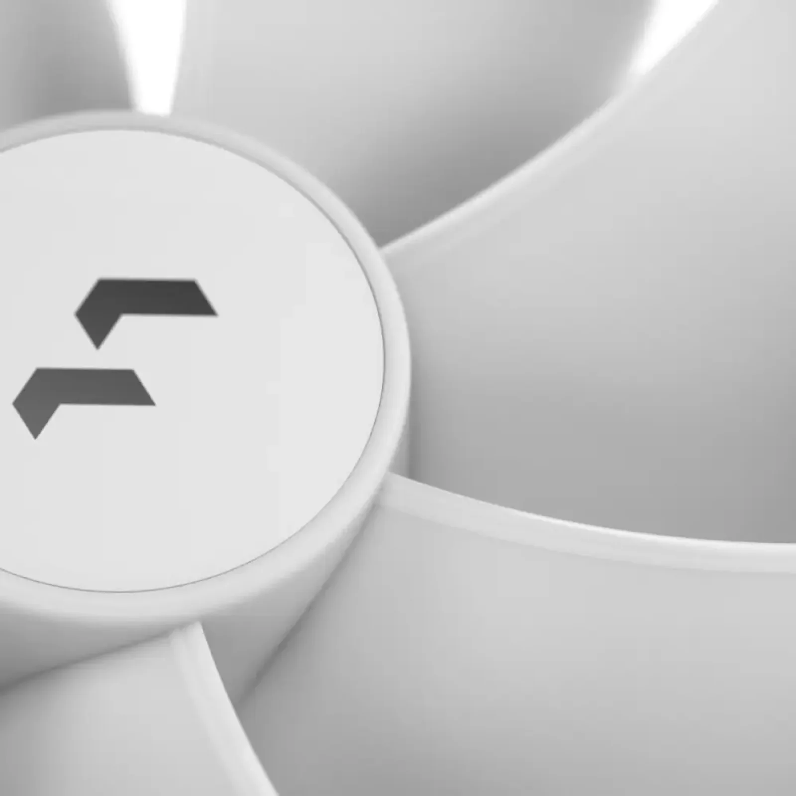Вентилятор для корпуса FRACTAL DESIGN 180 мм, білий, ARGB PWM, Prisma AL-18 ARGB PWM White (FD-FAN-PRI-AL18-PWM-WT) UA