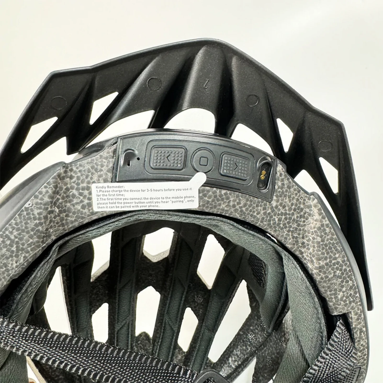 Захисний шолом Livall MT1 NEO (M) Black (54-58см), акустика, мікрофон, сигнали поворотів та стопів, додаток, пульт BR80, Bluetooth (LIV-T0MT1N-5243)