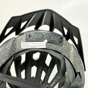 Захисний шолом Livall MT1 NEO (M) Black (54-58см), акустика, мікрофон, сигнали поворотів та стопів, додаток, пульт BR80, Bluetooth (LIV-T0MT1N-5243)