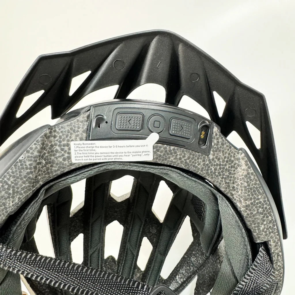 Захисний шолом Livall MT1 NEO (L) Black (58-62см), акустика, мікрофон, сигнали поворотів та стопів, додаток, пульт BR80, Bluetooth (LIV-T0MT1N-5343)