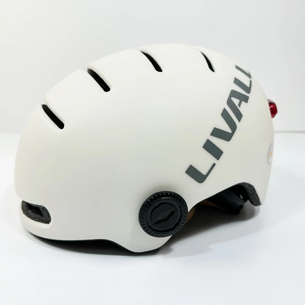 Захисний шолом Livall L23 (L) Ivory White (58-62см), сигнал поворотів та стопів, додаток, зйомний візор (пульт BR80 в комплекті не іде) (LIV-000L23-4310)