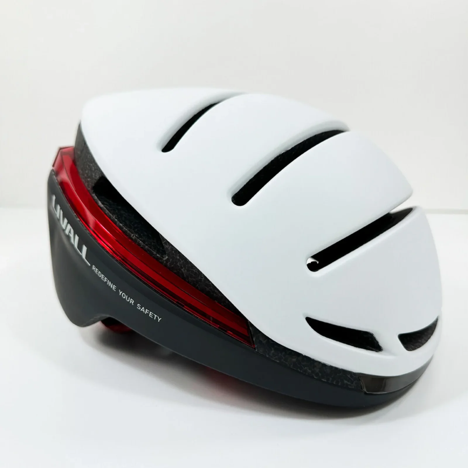 Захисний шолом Livall EVO21 (L) Snow (58-62см), передній та задній ліхтар поворотів та стопів, додаток, Bluetooth, пульт BR80 (LIV-LEVO21-4342)