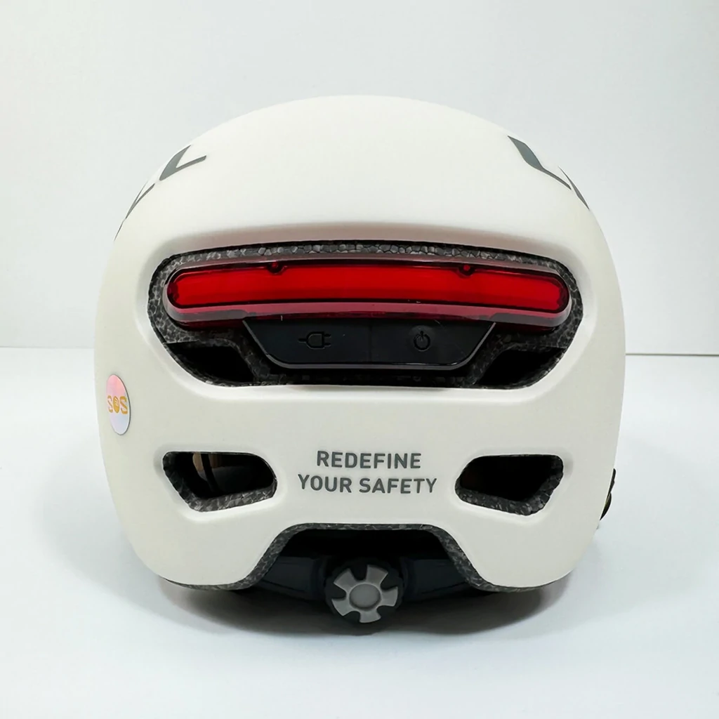 Захисний шолом Livall L23 (L) Ivory White (58-62см), сигнал поворотів та стопів, додаток, зйомний візор (пульт BR80 в комплекті не іде) (LIV-000L23-4310)