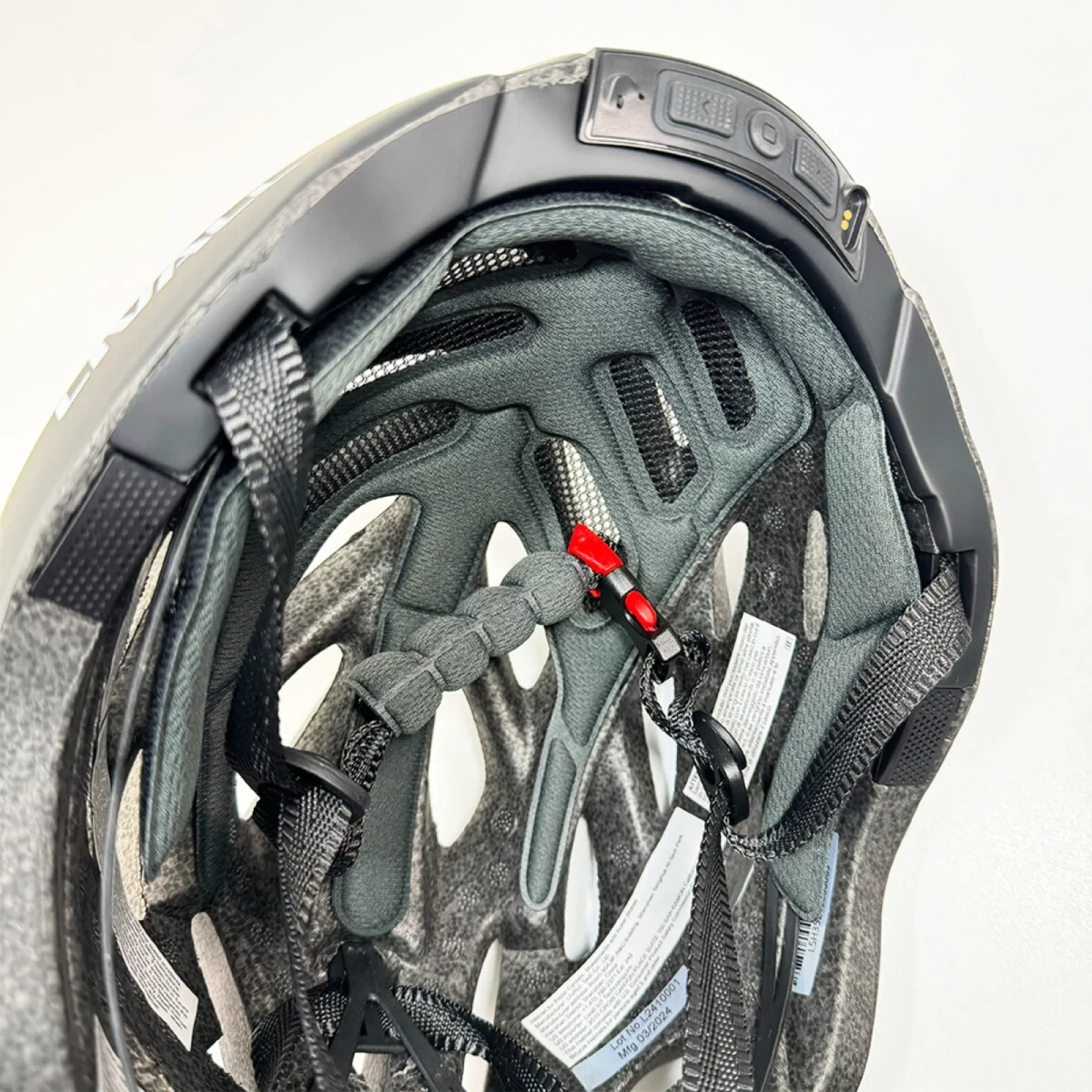 Захисний шолом Livall BH62 NEO (L) Black/White (55-61см), акустика, мікрофон, сигнали поворотів та стопів, додаток, пульт BR80, Bluetooth (ZHLIV-TBH62N-4041)