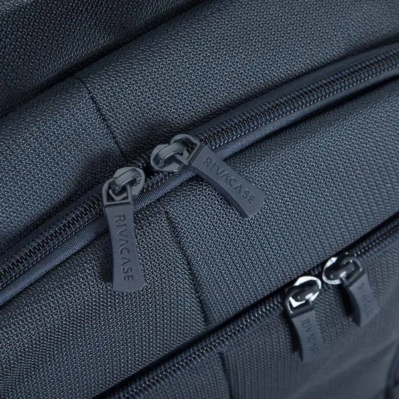 Рюкзак Rivacase 8460 Dark Blue 17.3