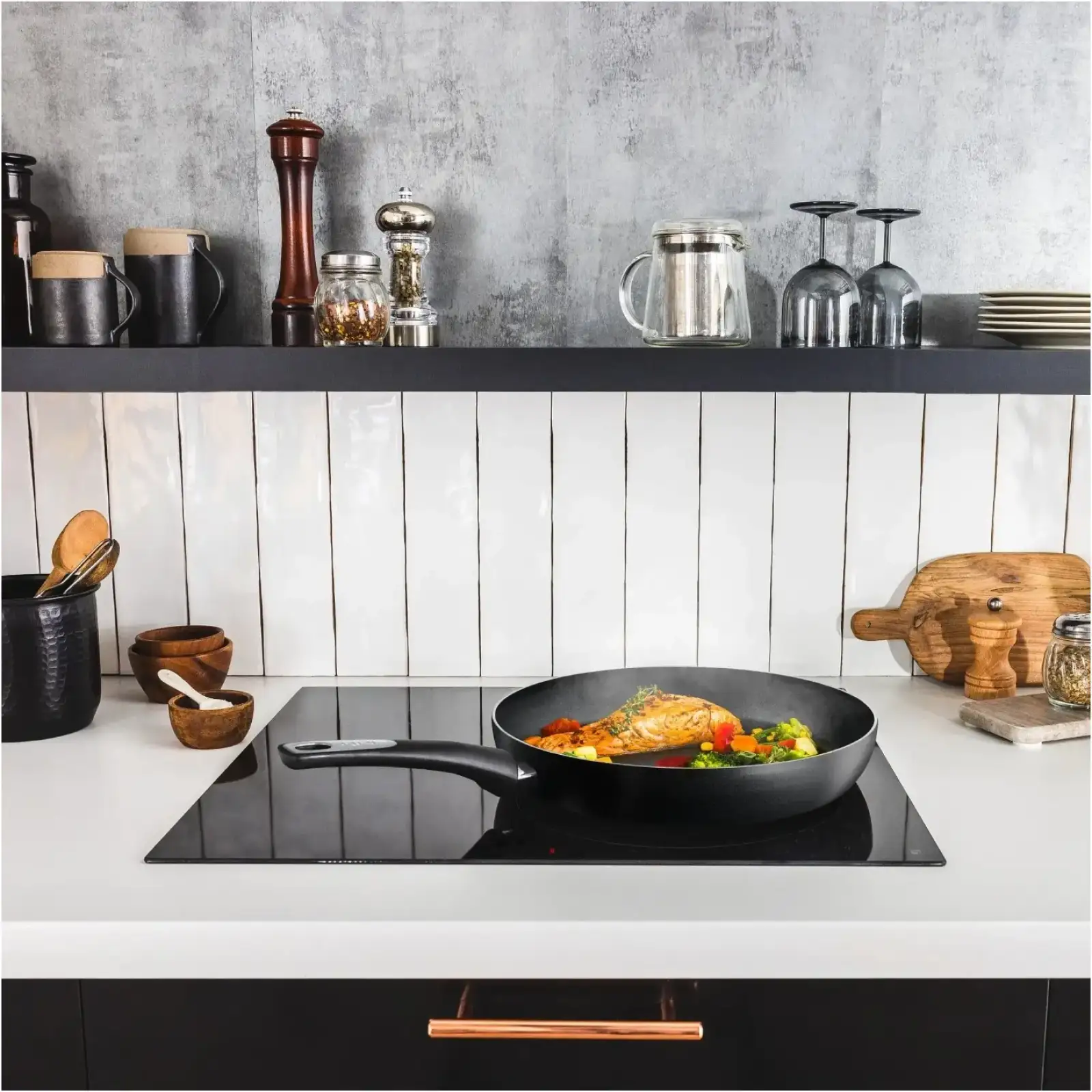 Сковорода Tefal Hard Titanium Essential 28 см (C3880642) UA