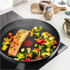 Сковорода Tefal Hard Titanium Essential 28 см (C3880642) UA