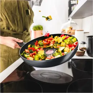 Сковорода Tefal Hard Titanium Essential 28 см (C3880642) UA