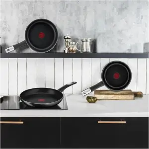 Сковорода Tefal Hard Titanium Essential 28 см (C3880642) UA