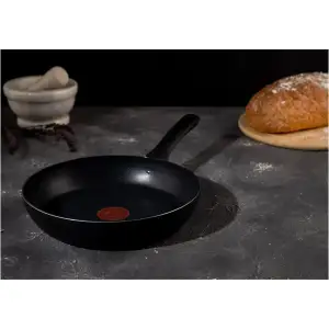 Сковорода Tefal Resist Essential 24 см (C3940432) UA