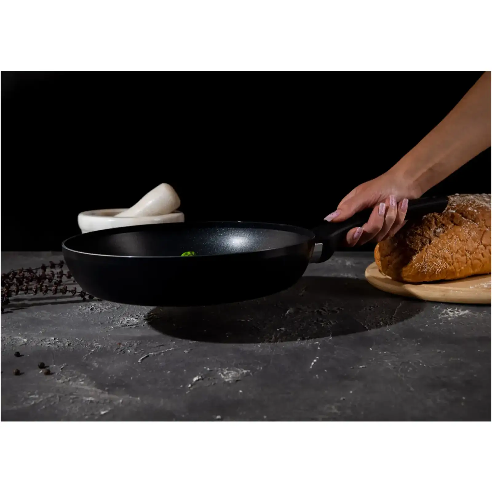 Сковорода Tefal Resist Essential 24 см (C3940432) UA