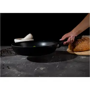 Сковорода Tefal Resist Essential 24 см (C3940432) UA