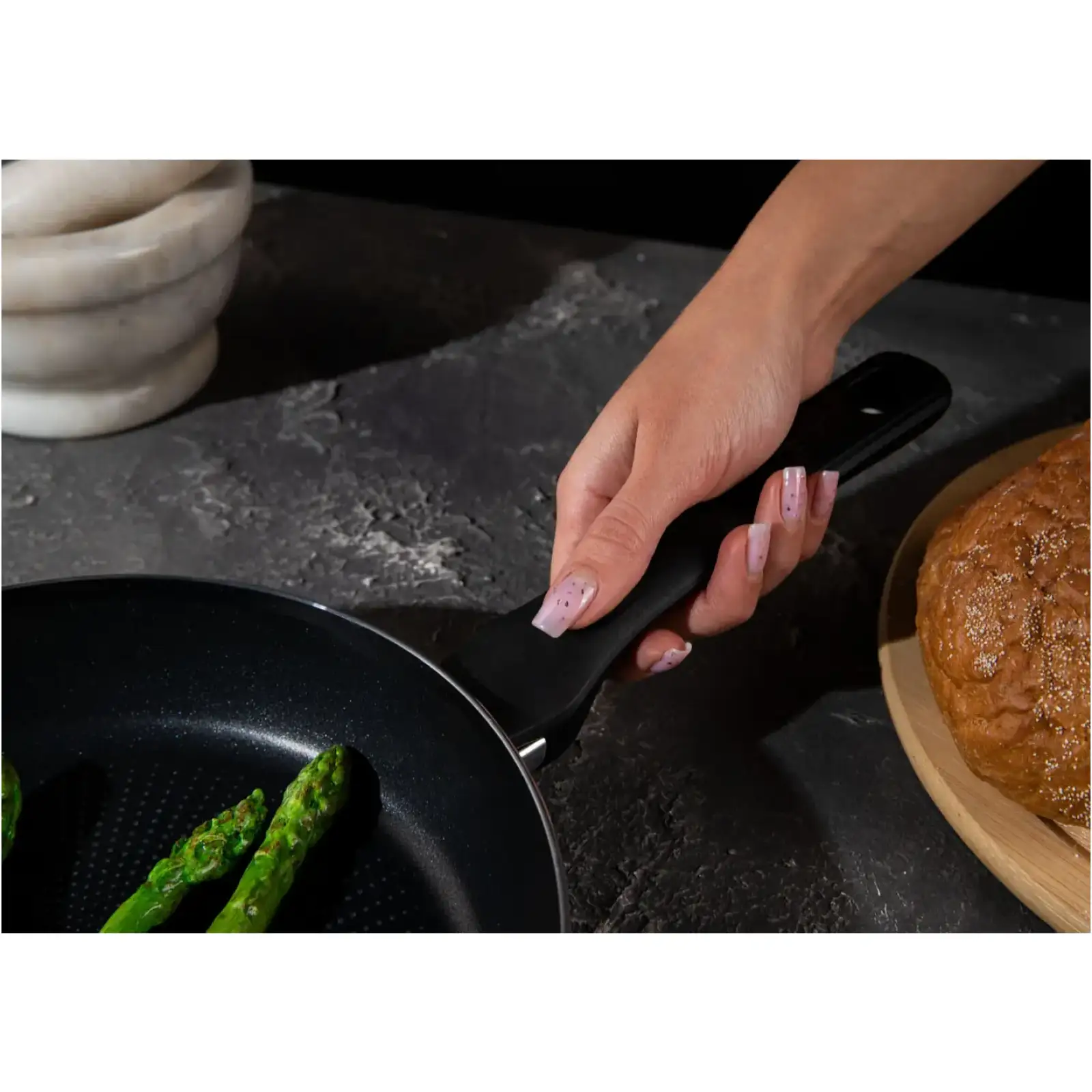 Сковорода Tefal Resist Essential 24 см (C3940432) UA