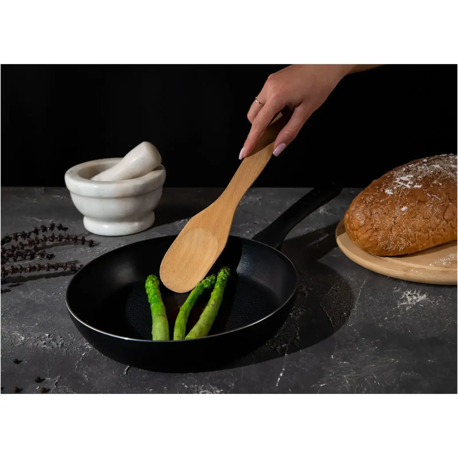 Сковорода Tefal Resist Essential 24 см (C3940432) UA