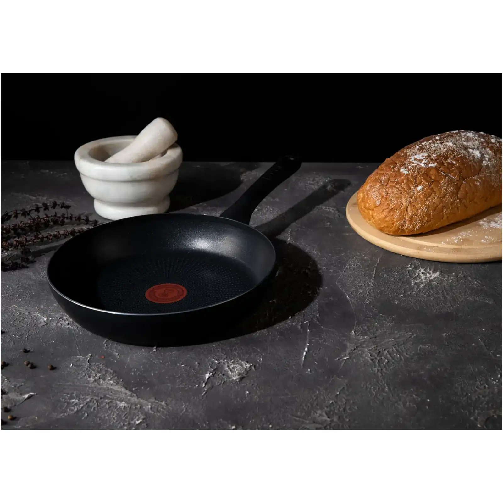 Сковорода Tefal Resist Essential 24 см (C3940432) UA