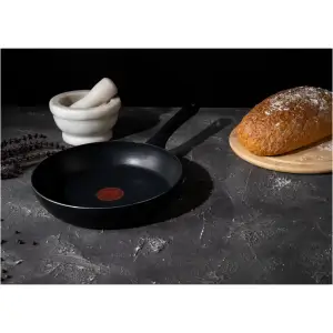 Сковорода Tefal Resist Essential 24 см (C3940432) UA