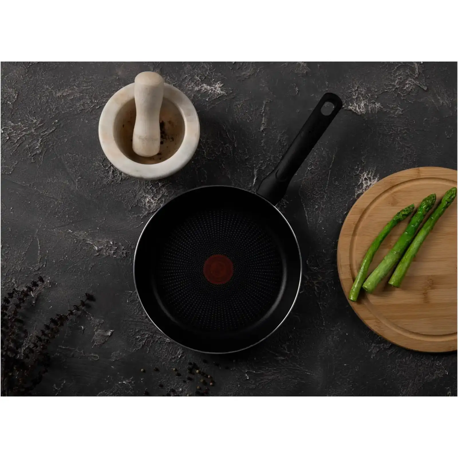 Сковорода Tefal Resist Essential 24 см (C3940432) UA