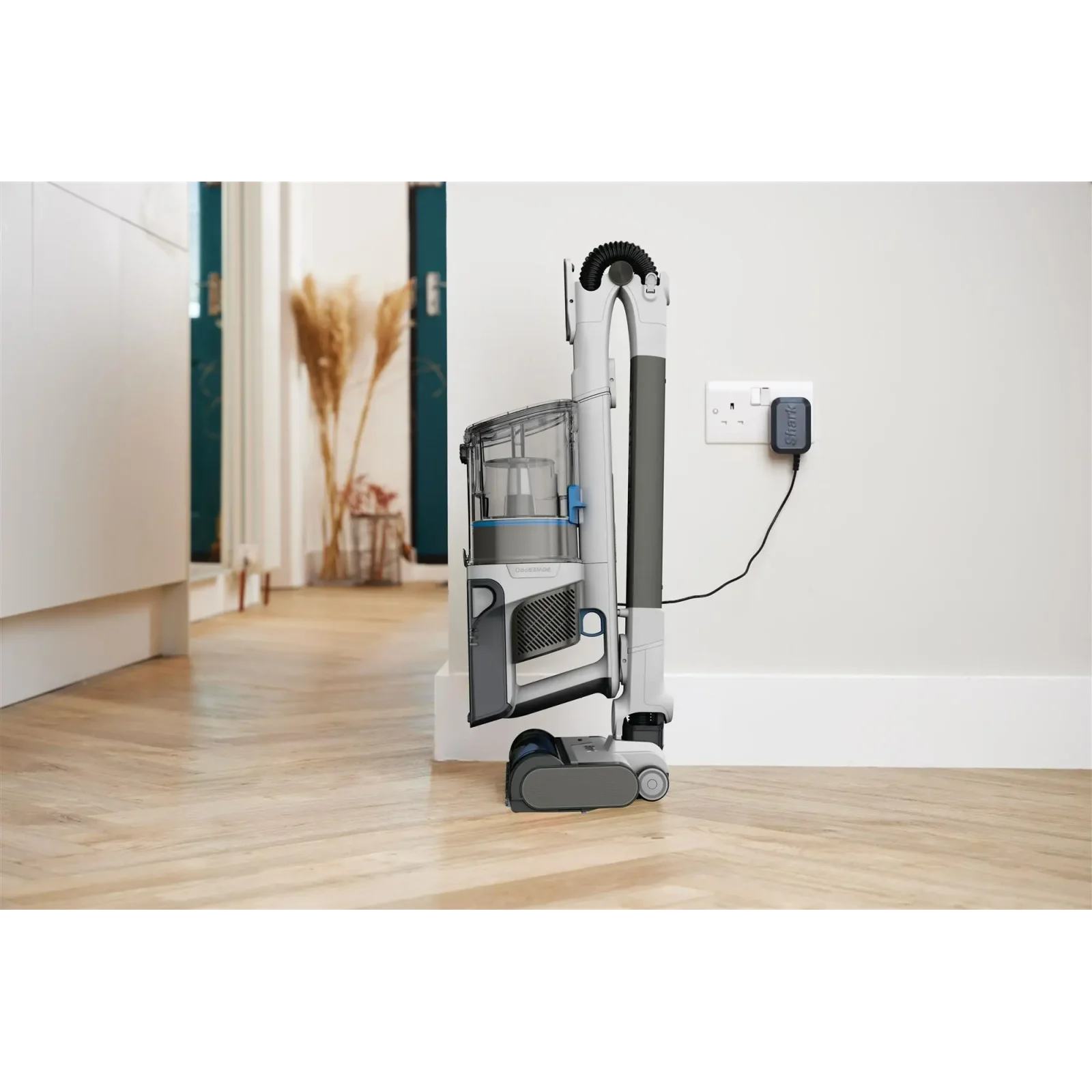 Аккумуляторный пылесос Shark PowerPro IZ380EUT UA