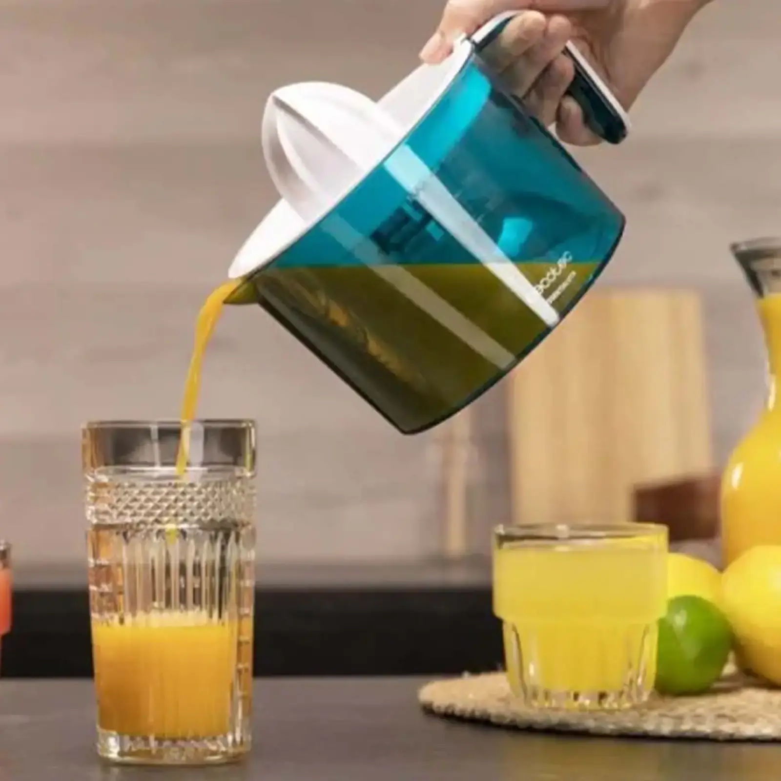 Соковыжималка для цитрусовых (цитрус-пресс) CECOTEC EssentialVita Adjust White electric juicer (CCTC-04147) UA