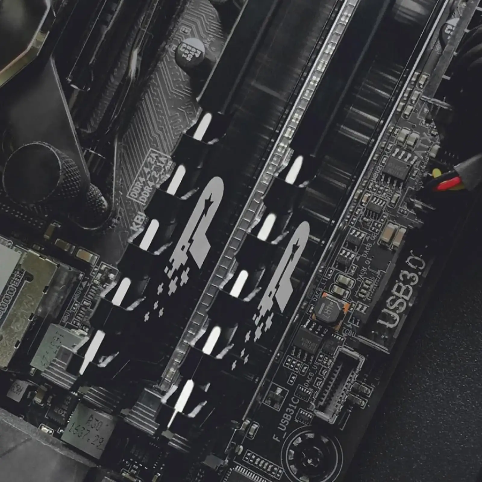 Оперативная память DDR4 8GB/3200 Patriot Signature Premium (PSP48G32002H1) UA