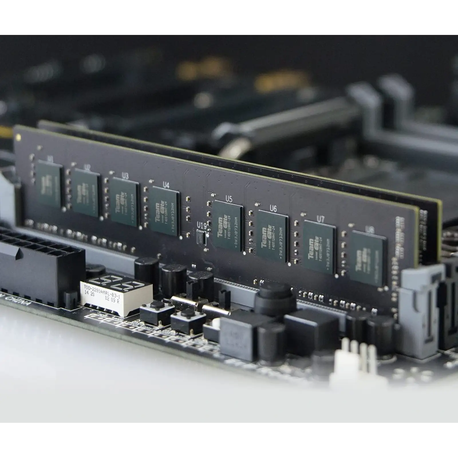 Оперативна пам'ять DDR4 16GB/2400 Team Elite (TED416G2400C1601) UA