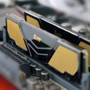 Оперативна пам'ять DDR4 8GB/2133 Team Elite Plus Black (TPD48G2133HC1501) UA
