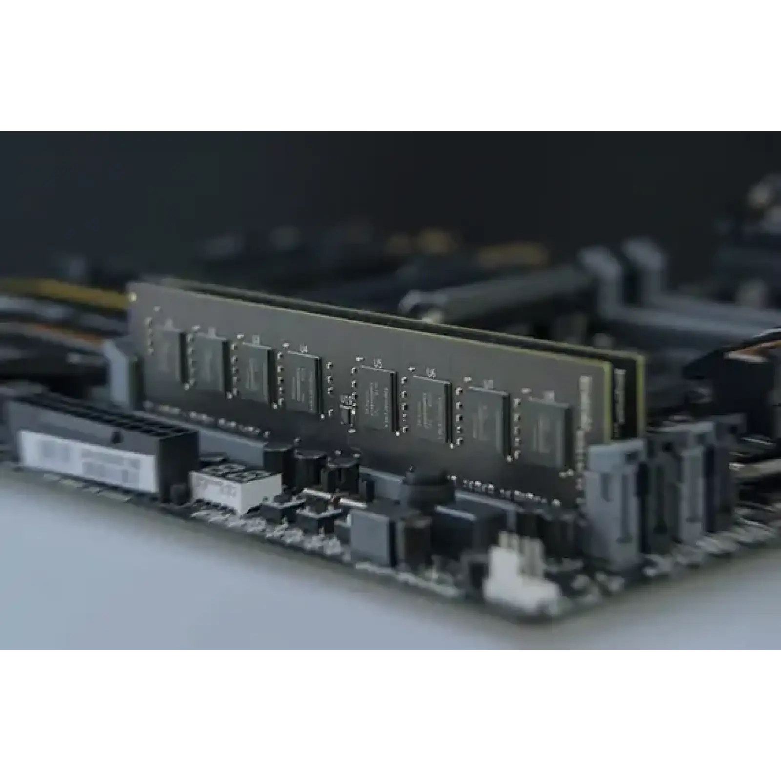 Оперативная память DDR4 8GB/2400 Team Elite (TED48G2400C1601) UA