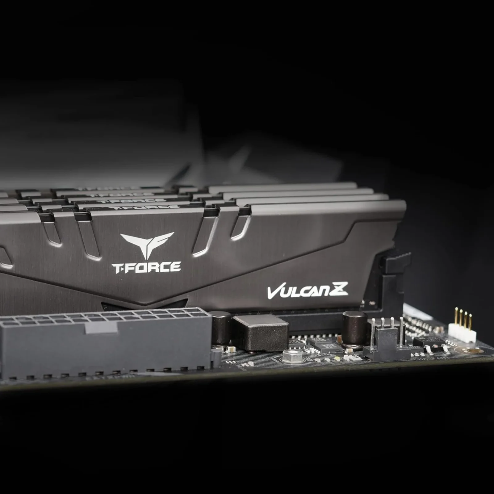Модуль памяти DDR4 2x8GB/3600 Team T-Force Vulcan Z Gray (TLZGD416G3600HC18JDC01) UA