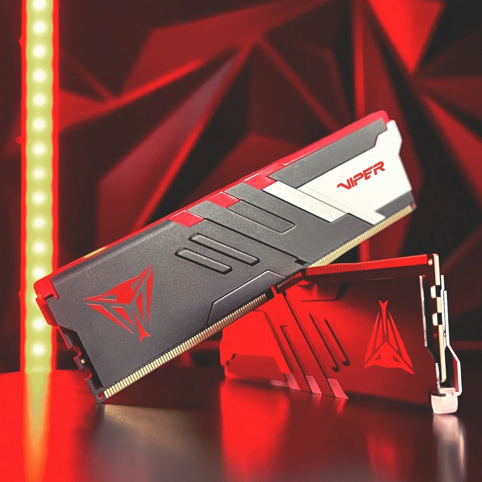 Оперативна пам'ять DDR5 2x16GB/7000 Patriot Viper Venom RGB (PVVR532G700C32K) UA