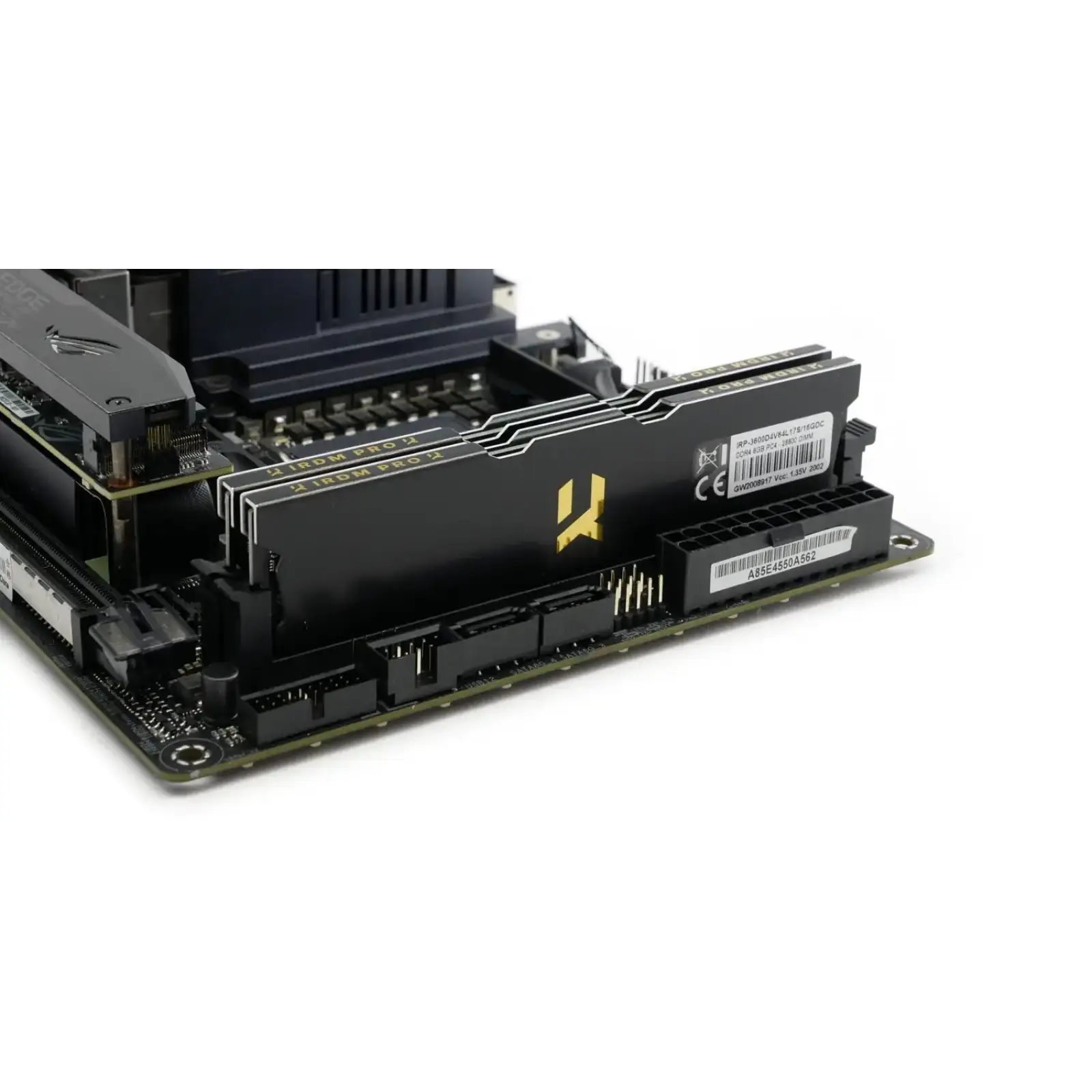 Модуль памяти Goodram 32 GB (2x16GB) 3600 MHz Iridium Pro Deep Black (IRP-K3600D4V64L18/32GDC) UA