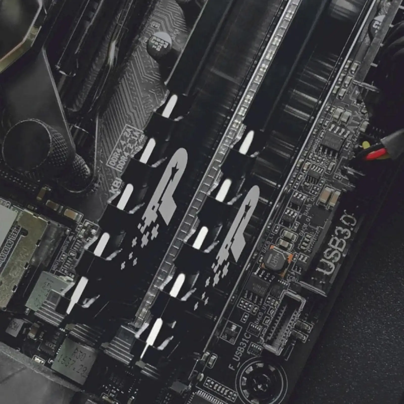 Оперативна пам'ять DDR4 16GB/3200 Patriot Signature Premium (PSP416G32002H1) UA