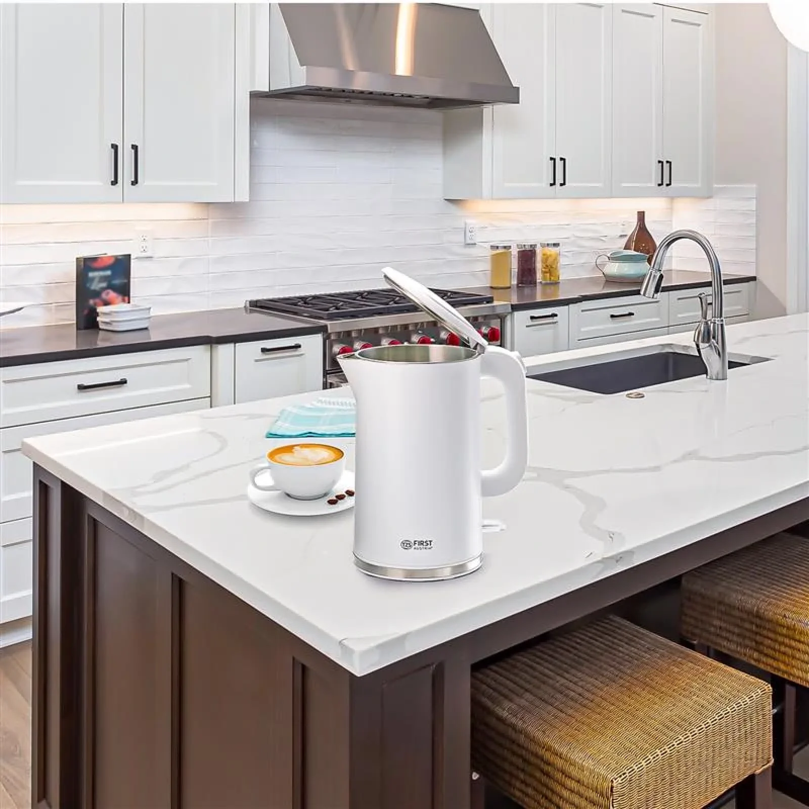 Електрочайник First FA-5407-2-WI UA