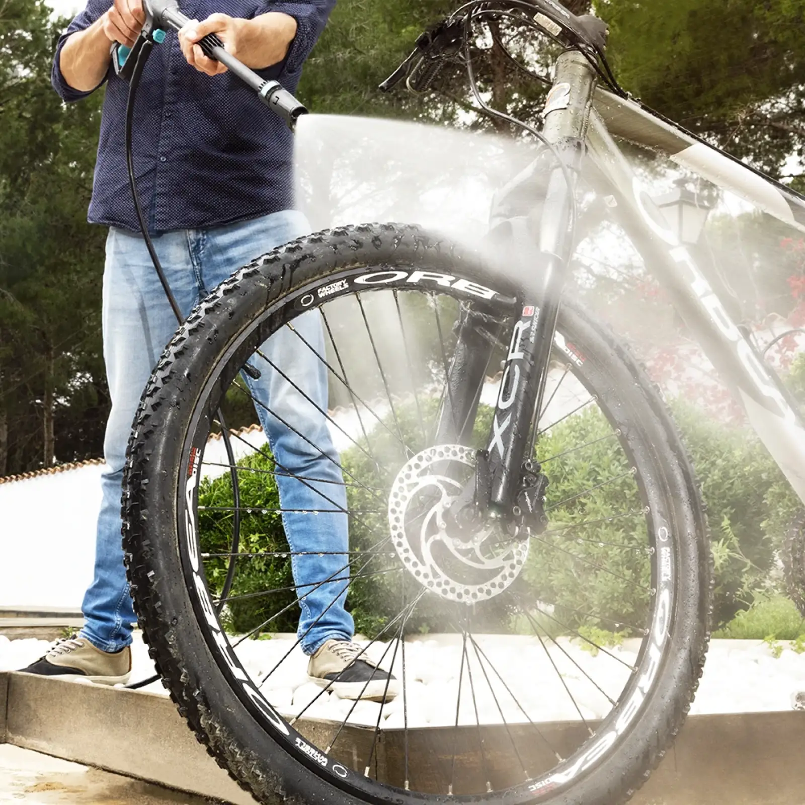 Мінімийка Cecotec Conga HidroBoost 1600 Car&Bike CCTC-05402 (8435484054027) UA