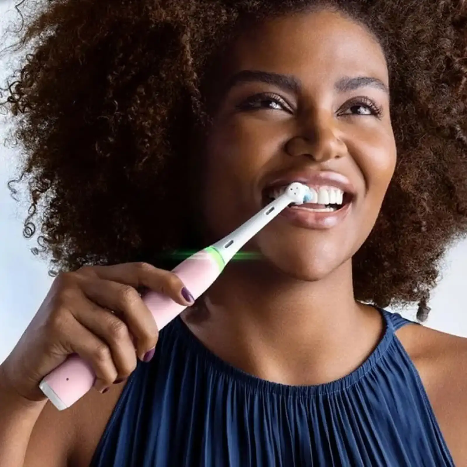 Зубна електрощітка Braun Oral-B iO Series 3 iOG3.1A6.0 Blush Pink UA