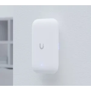 Точка доступа Ubiquiti UniFi UK-Ultra (AC1200, 2x2 MIMO, 1xGbE, 20 dBm + 2хRP-SMA для дополнительных внешних антенн, PoE) UA