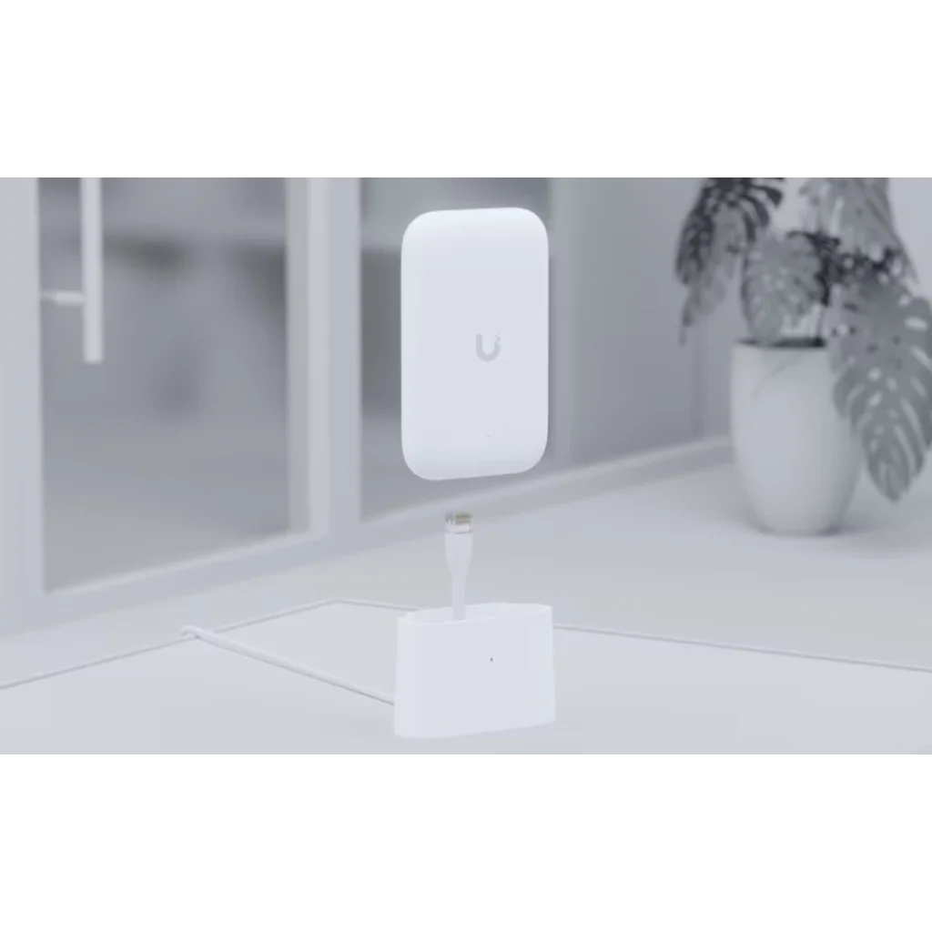 Точка доступа Ubiquiti UniFi UK-Ultra (AC1200, 2x2 MIMO, 1xGbE, 20 dBm + 2хRP-SMA для дополнительных внешних антенн, PoE) UA
