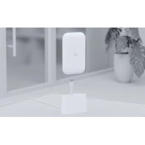 Точка доступа Ubiquiti UniFi UK-Ultra (AC1200, 2x2 MIMO, 1xGbE, 20 dBm + 2хRP-SMA для дополнительных внешних антенн, PoE) UA