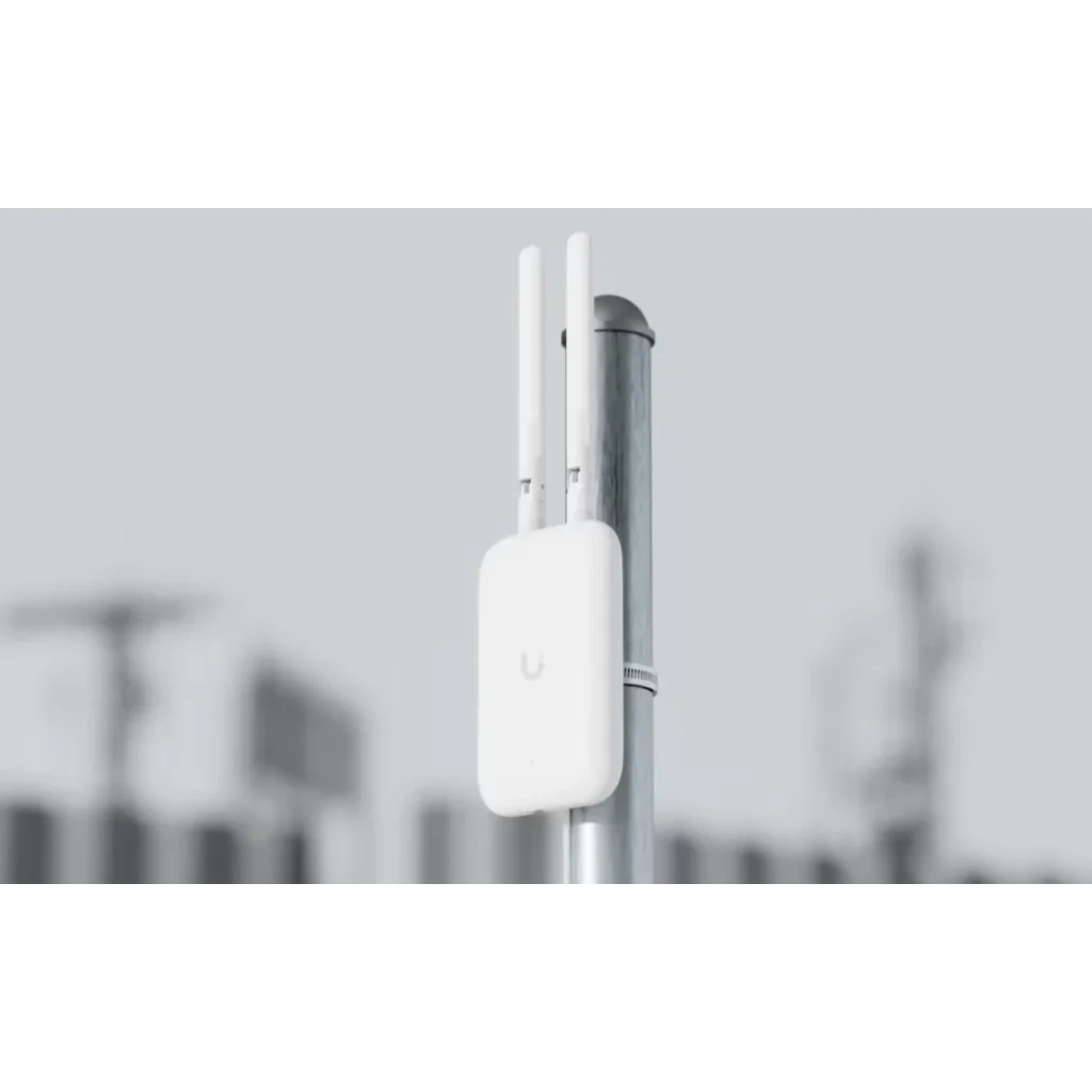 Точка доступа Ubiquiti UniFi UK-Ultra (AC1200, 2x2 MIMO, 1xGbE, 20 dBm + 2хRP-SMA для дополнительных внешних антенн, PoE) UA