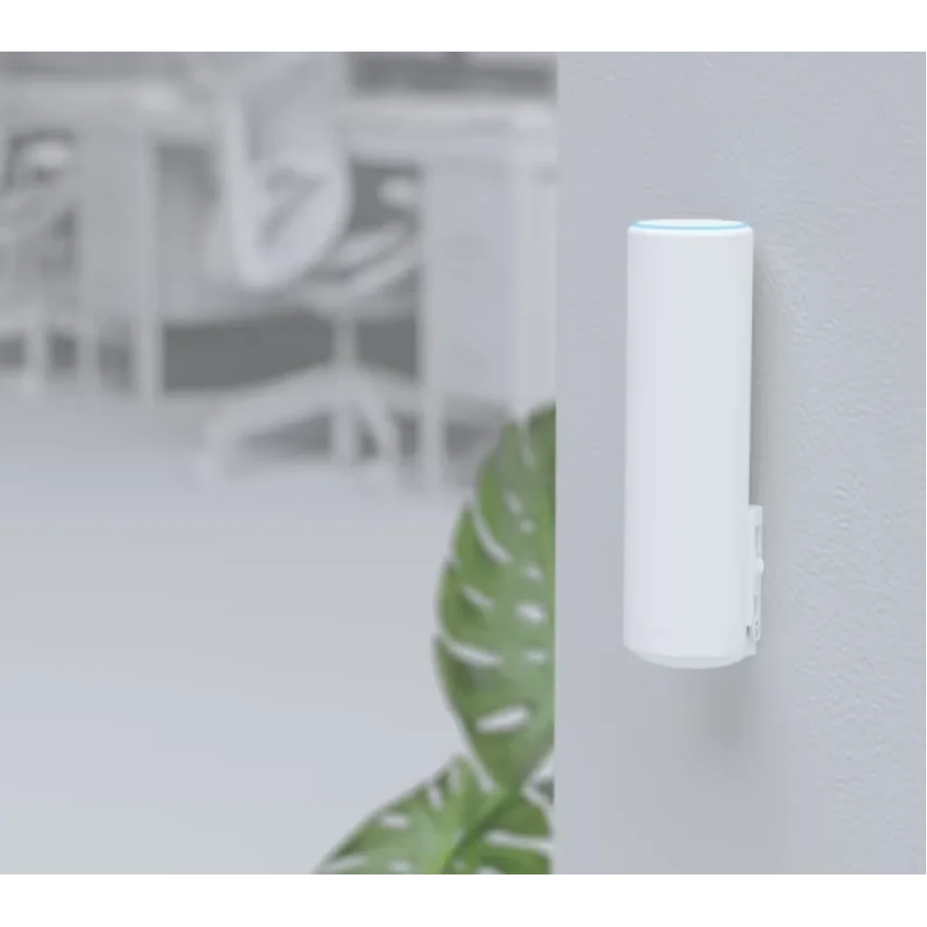Точка доступу Ubiquiti UniFi U6 mesh (U6-Mesh) (AX5400, WiFi 6, 1хGE PoE, Indoor/outdoor, IPX5, BT, 4x4 MU-MIMO, 3dBi-2.4Ghz / 5dBi-5Ghz, PoE інжектор у комплекті) UA