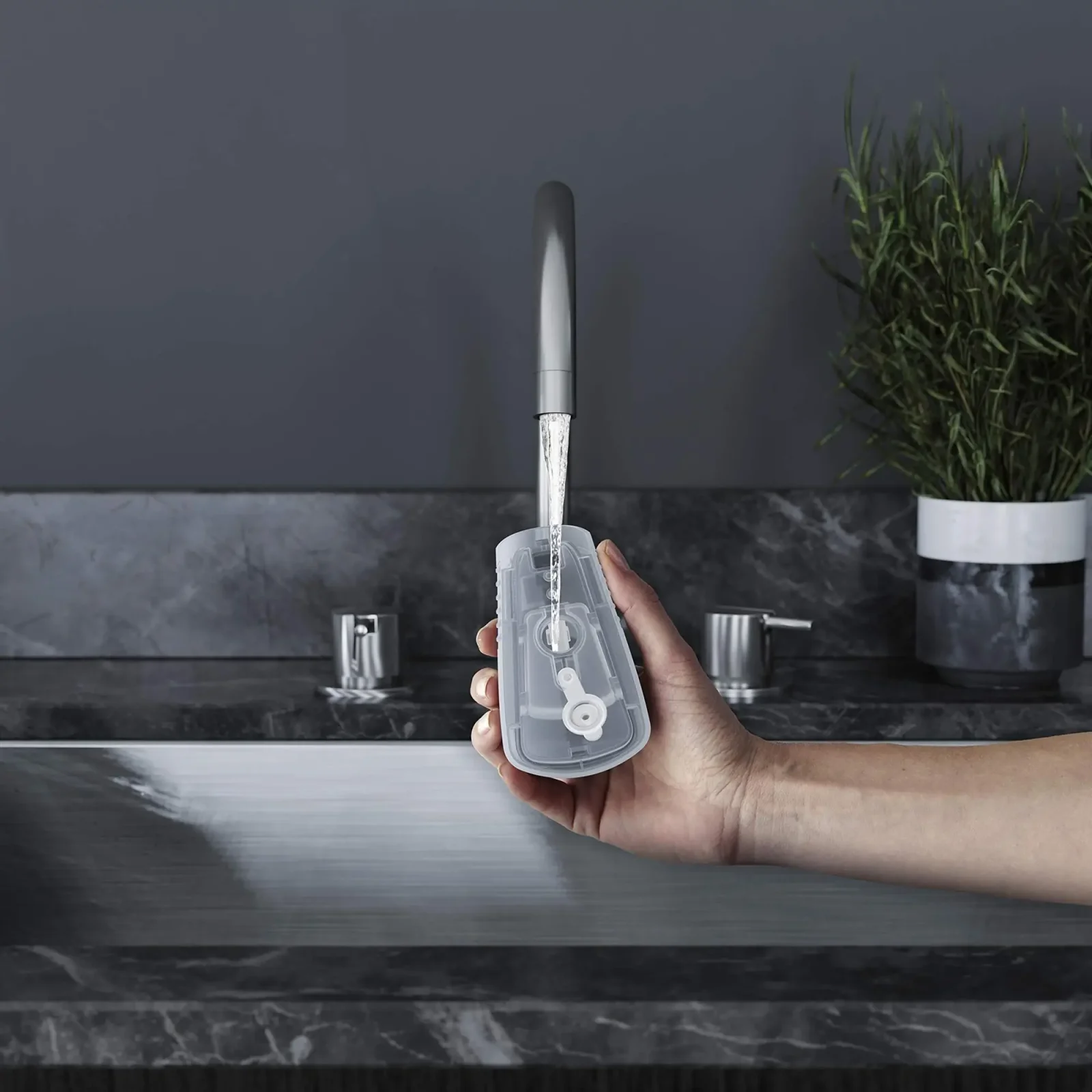 Отпариватель AEG Delicate 6000 Grey/White (HS6-1-2EG) UA