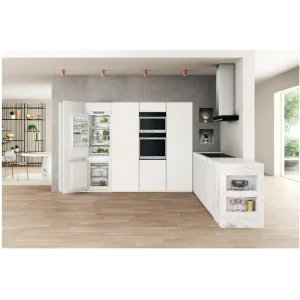 Встраиваемый холодильник Whirlpool WHC18 T573 UA