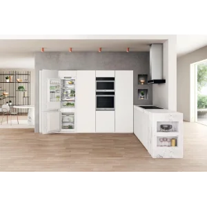 Встраиваемый холодильник Whirlpool WHC18T573 UA